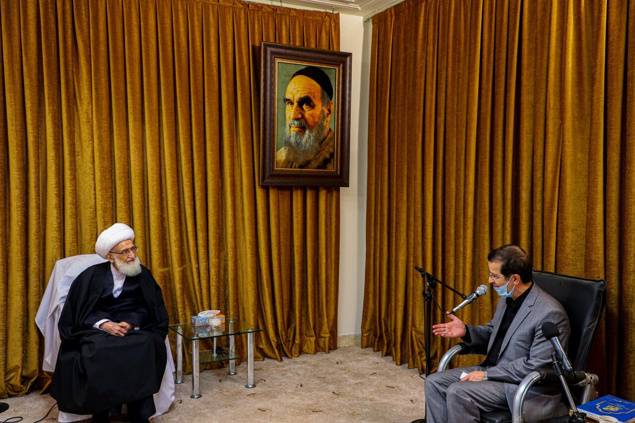 حذف خط B متروی قم امکانپذیر نیست/ منوریل نباید رها شود