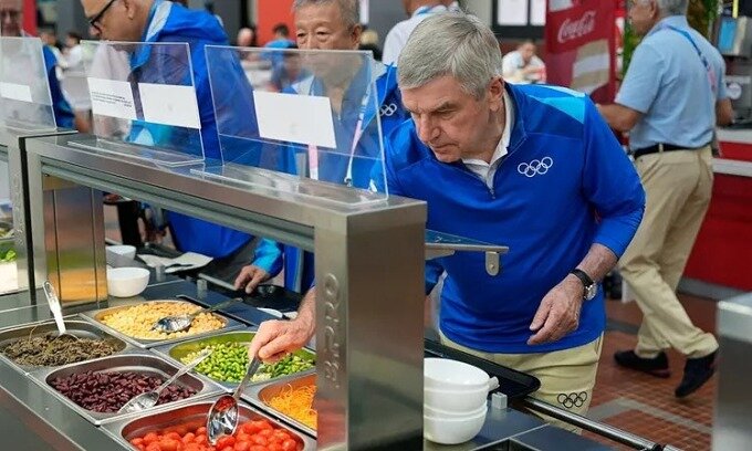 المپیک پاریس هنوز درگیر کمبود غذا، حملونقل ناکافی و گرما