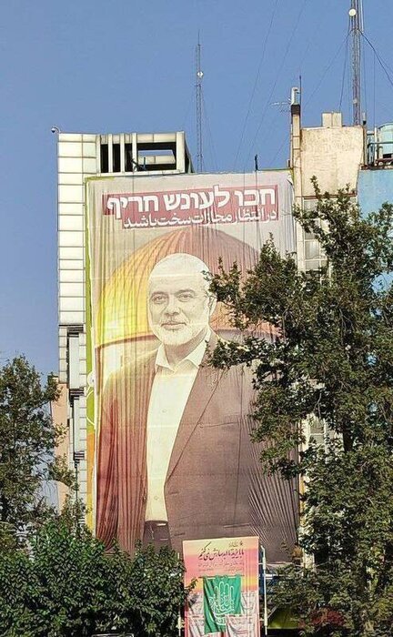 دیوارنگارههای میدان ولیعصر و فلسطین میزبان فرمانده آزادگان شد