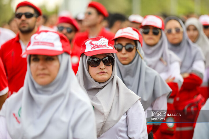 آیین بدرقه کاروان بهداشت و درمان و امداد و نجات هلال احمر در اربعین