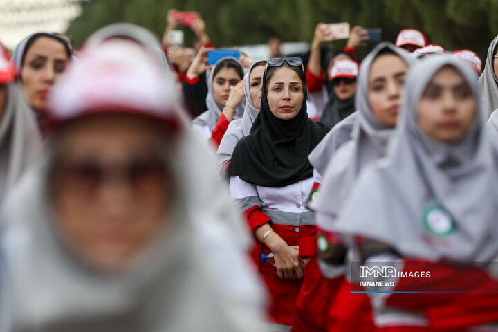 آیین بدرقه کاروان بهداشت و درمان و امداد و نجات هلال احمر در اربعین