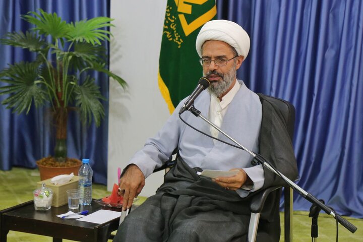 راهبرد رسانه‌ای دشمنان تبدیل حواشی به متن است