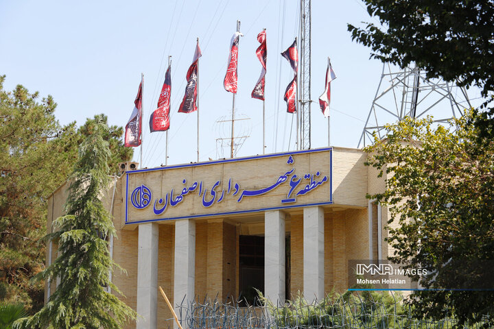 پیشتازی منطقه ۶ اصفهان در خدمات غیرحضوری؛ ۸۰ خدمت آنلاین تا ۲۲ بهمن