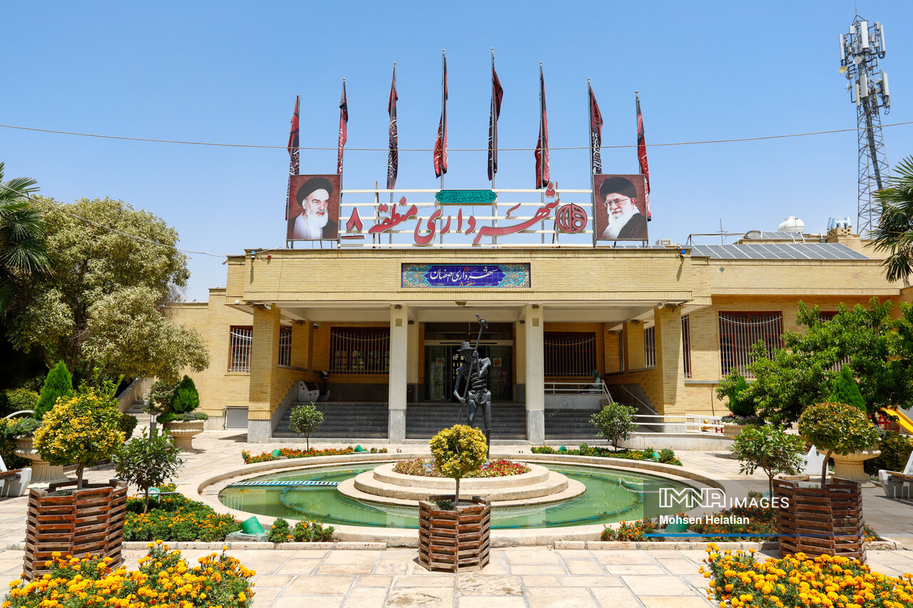 بازشدن گرههای ۲۰ ساله در منطقه ۸ اصفهان با همراهی شهروندان/ پروژه بر زمین مانده نداریم