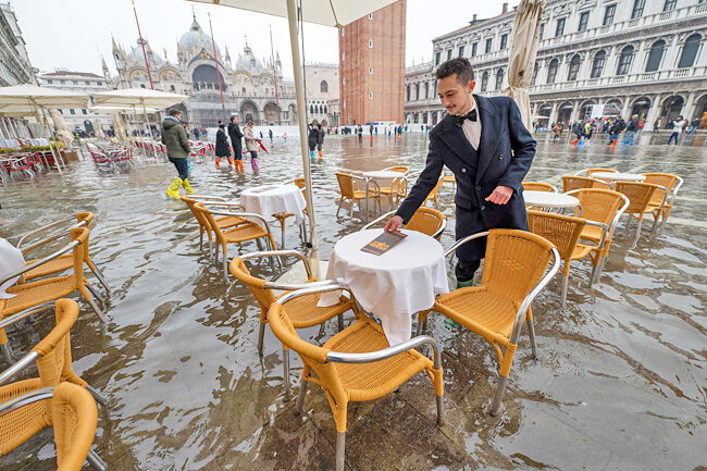 ونیز چگونه خود را از غرق شدن نجات میدهد؟