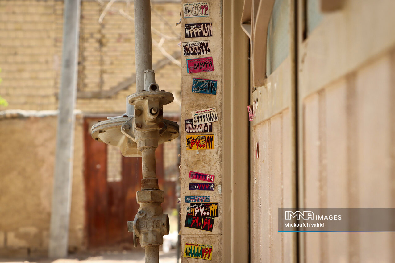 برچسبهای تبلیغاتی؛ زخمی کهنه بر چهره شهر