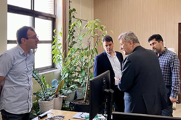 بازدید دکتر حامد یزدیان نماینده مردم اصفهان در مجلس از شرکت دانشبنیان رهتاب بیستون