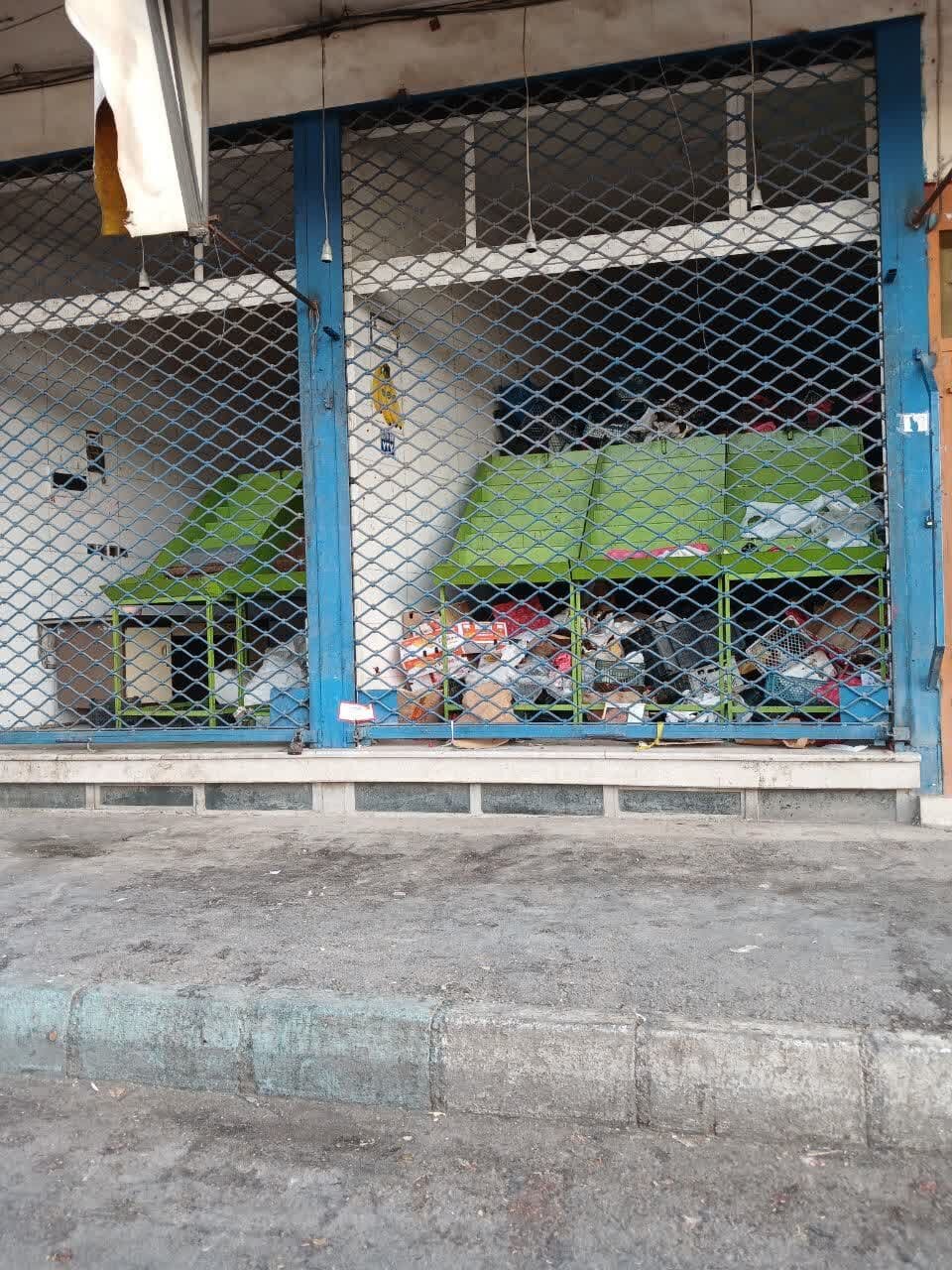 پلمب ۲ مغازه میوهفروشی ابتدای اتوبان شهید چمران/ استمرار برخورد قاطع با متخلفان سدمعبر