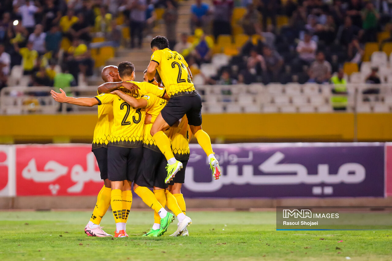 سپاهان برای رعایت سقف بودجه متضرر شده است