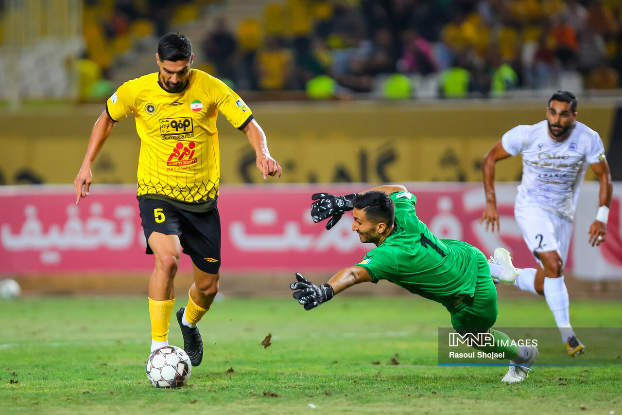 مرور اتفاقات نیمفصل اول و انتخاب تیم منتخب سپاهان و ذوبآهن از دیدگاه کارشناس فوتبال