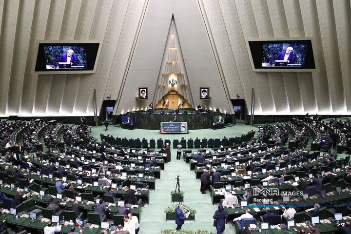 Iranian President-Elect Pezeshkian Addressed Parliament Session, Vows to Prioritize National Interests