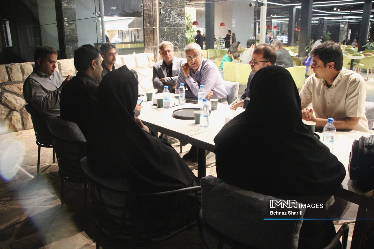 برگزاری نشست خبری بالای کوه در کرمان