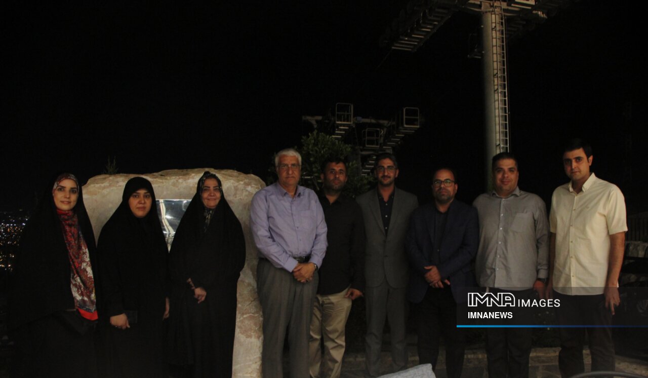 برگزاری نشست خبری بالای کوه در کرمان