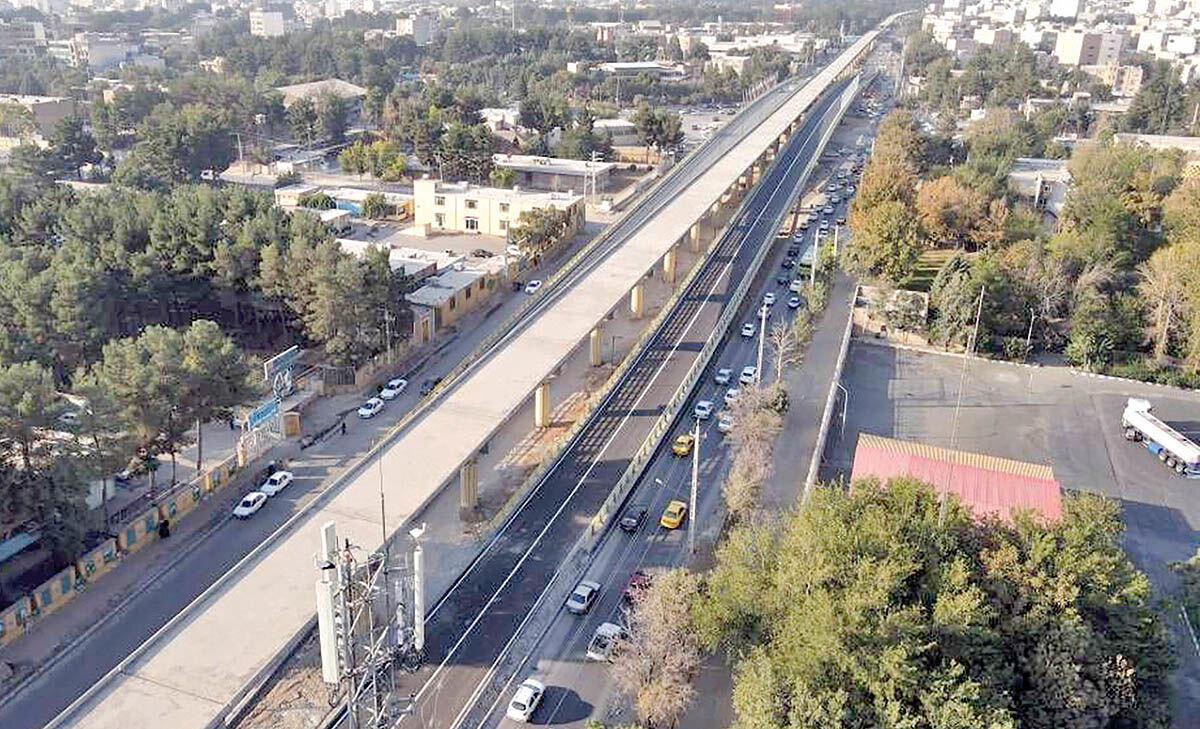 پلیس و شهرداری کرمانشاه پای کار اصلاح نقاط حادثهخیز/ بازدیدهای میدانی ادامه دارد