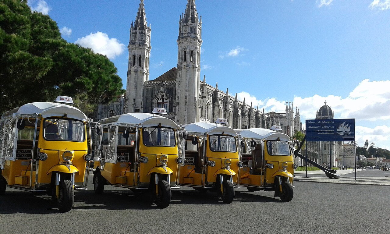 لیسبون در تسخیر توکتوکهای گردشگری