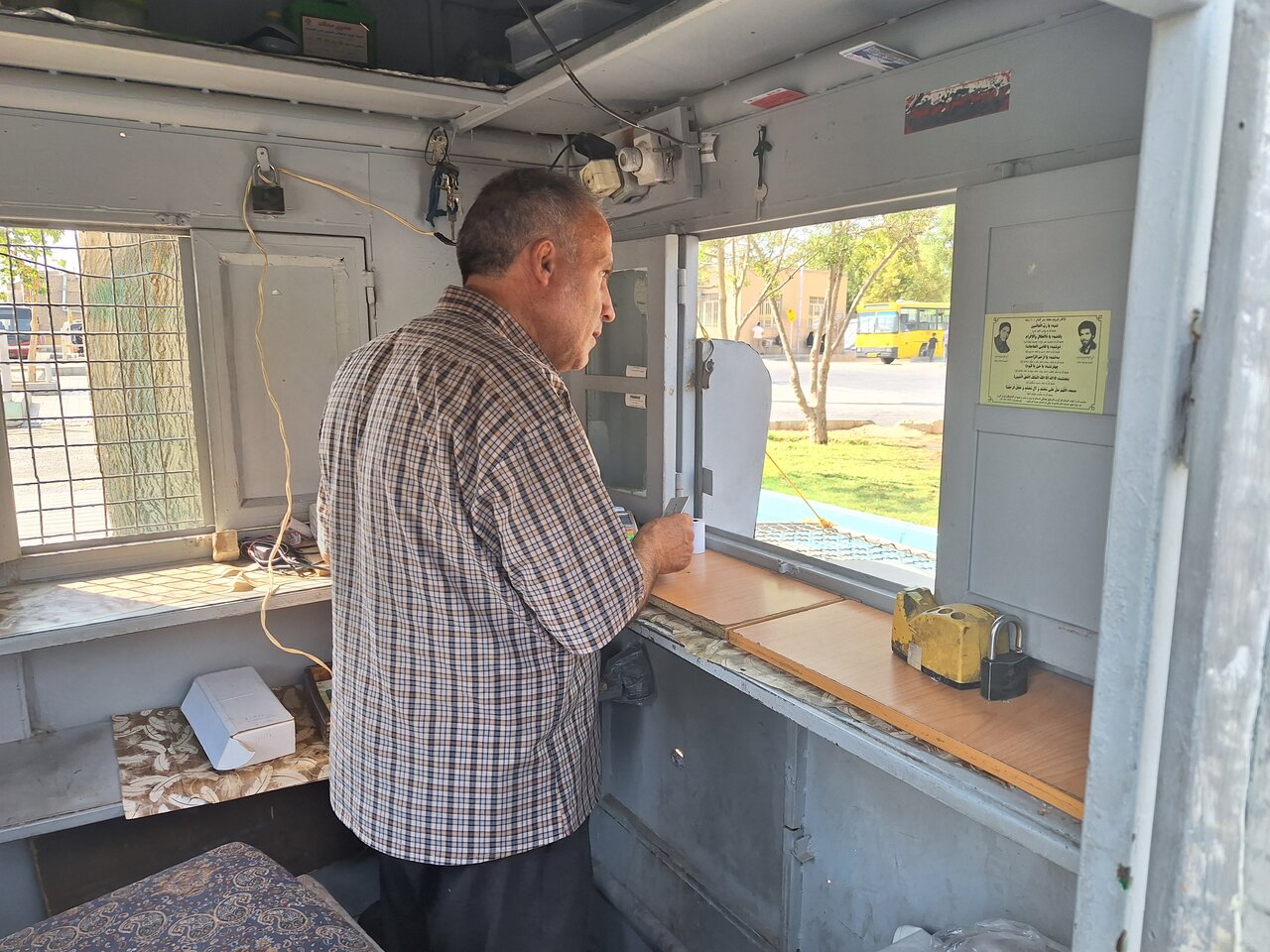 روایت ایمنا از آقا ولی؛ مرد کمتردیده شده در حملونقل عمومی شهر