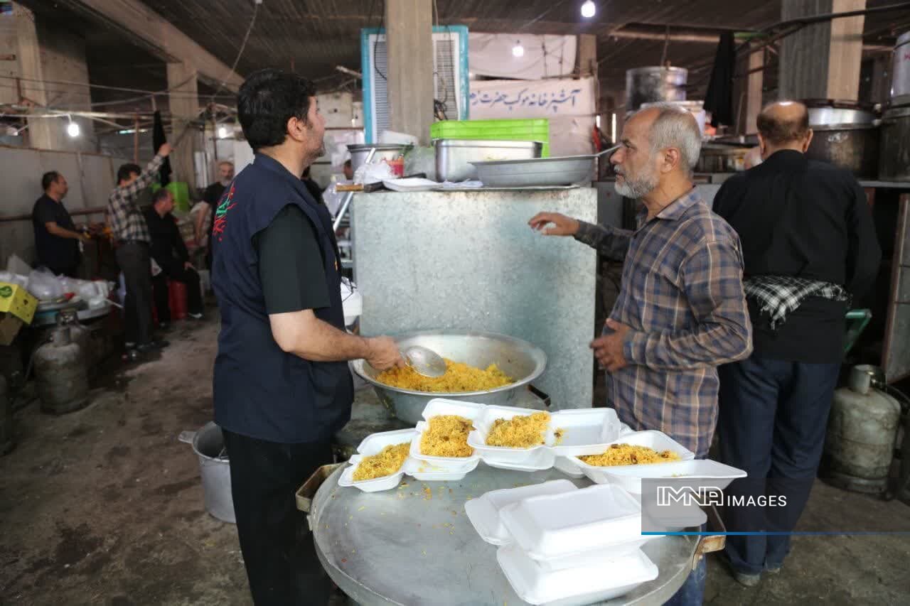 این موکب برای خادمان، شعبهای از ضریح ششگوشه است