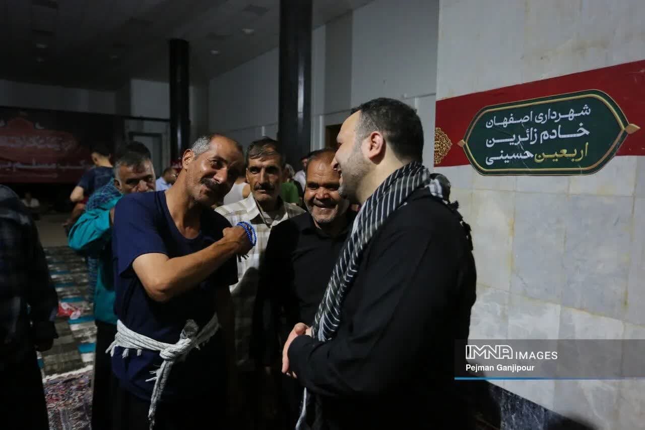 باید بود؛ باید دید عشقبازی خادمان در مسیر بهشت