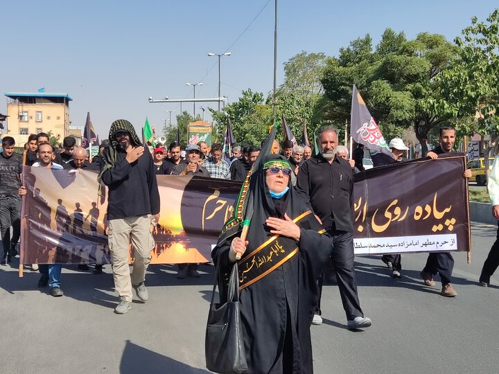 فیلم| راهپیمایی جاماندگان اربعین در شهرکرد