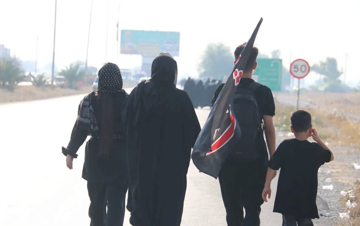 پیادهروی مردم گچساران در اربعین حسینی؛ عشق به حسین(ع) گرما و خستگی نمیشناسد+ عکس