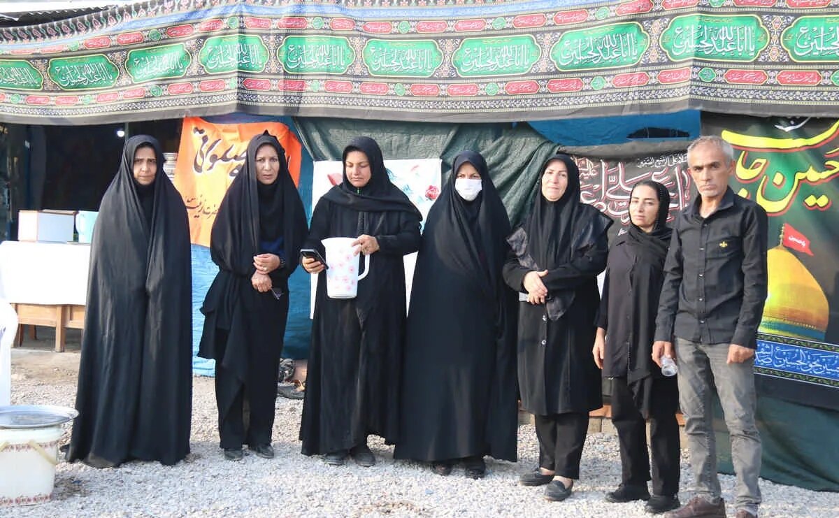 پیادهروی مردم گچساران در اربعین حسینی؛ عشق به حسین(ع) گرما و خستگی نمیشناسد+ عکس