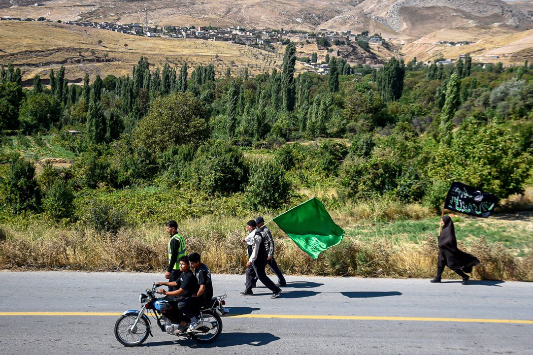 قدم به قدم تا ملجأی درماندگان/ دشواریهای شیرین زیارت با ۲۴۰ کیلومتر پیادهروی