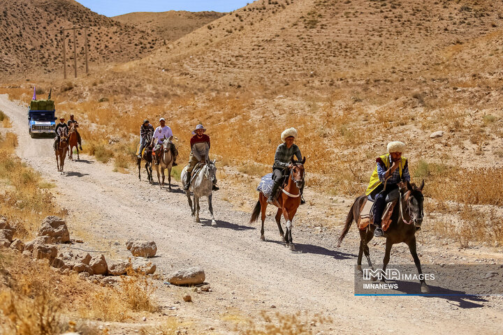 حرکت کاروان اسب‌سواران خراسا‌ن‌ شمالی به سوی حرم رضوی