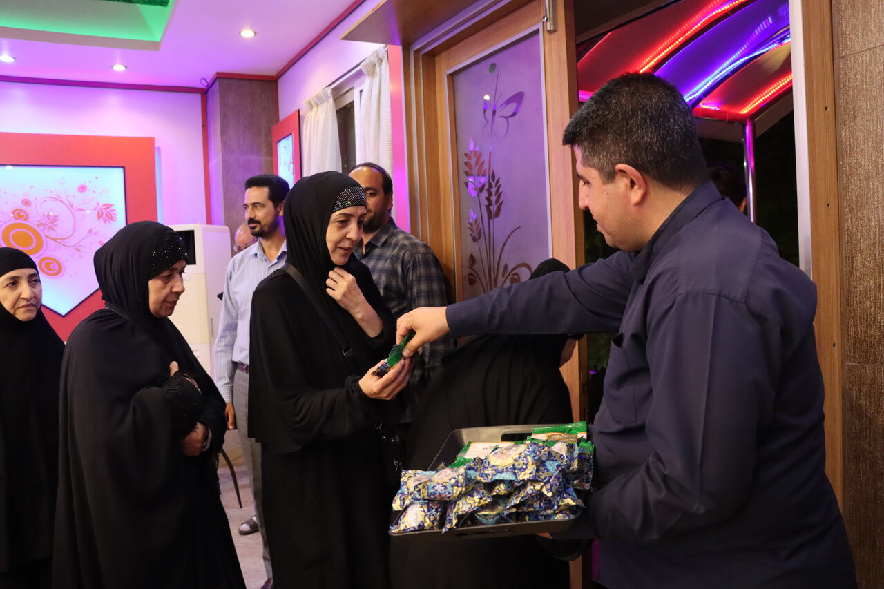 هدیه آستان قدس به شیعیان سمرقندی در سفر به بینالحرمین رضوی