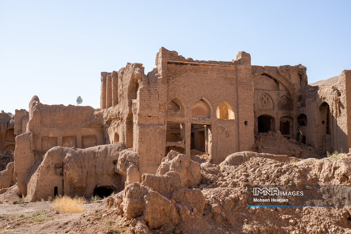 Morchekhort Castle: A Majestic Testament to Isfahan's Rich History