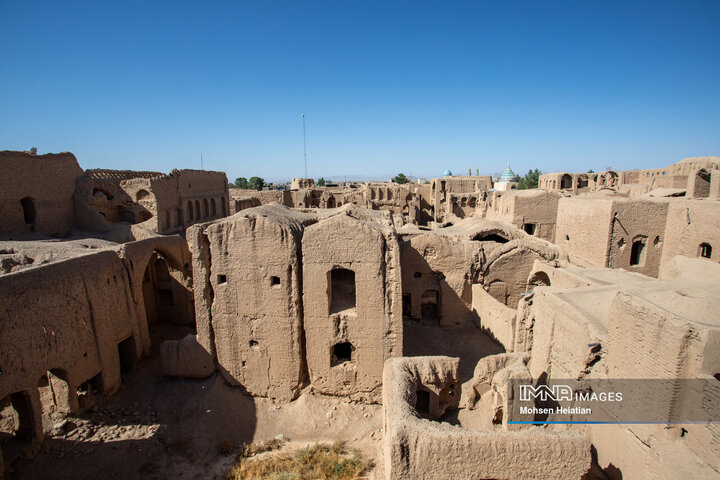 Morchekhort Castle: A Majestic Testament to Isfahan's Rich History