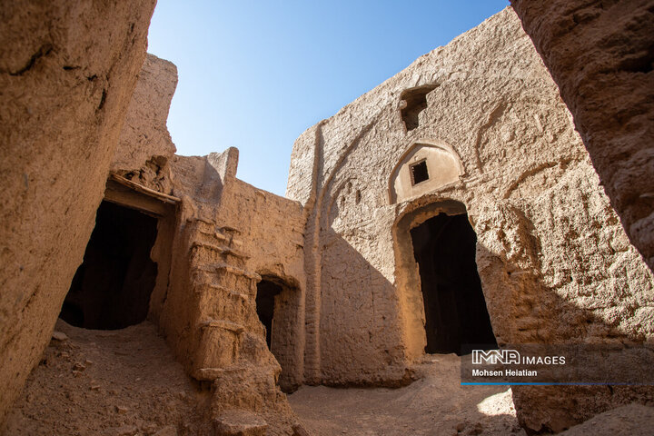 Morchekhort Castle: A Majestic Testament to Isfahan's Rich History