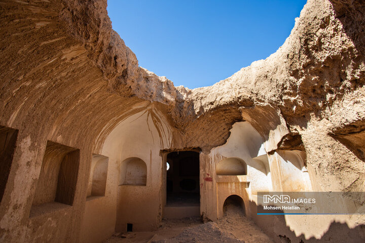 Morchekhort Castle: A Majestic Testament to Isfahan's Rich History