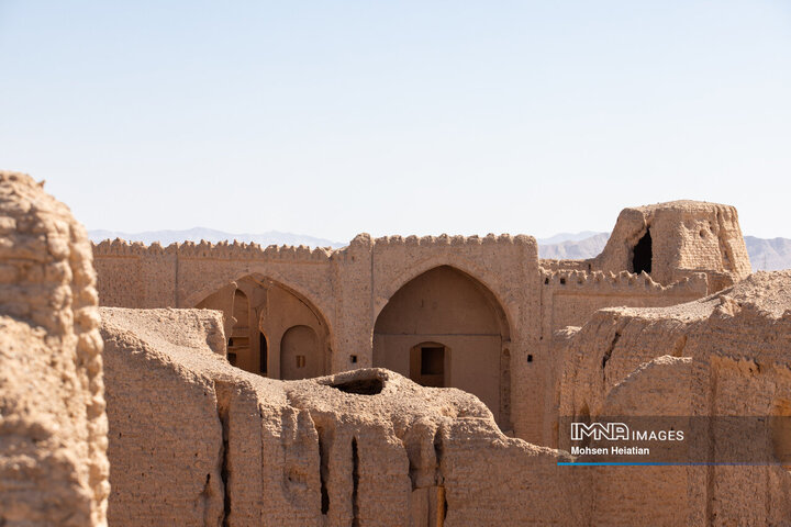 Morchekhort Castle: A Majestic Testament to Isfahan's Rich History