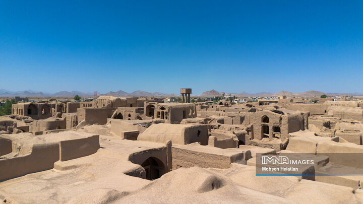 Morchekhort Castle: A Majestic Testament to Isfahan's Rich History