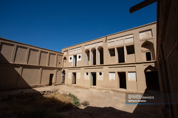 Morchekhort Castle: A Majestic Testament to Isfahan's Rich History