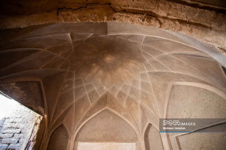 Morchekhort Castle: A Majestic Testament to Isfahan's Rich History