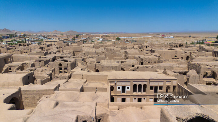 Morchekhort Castle: A Majestic Testament to Isfahan's Rich History