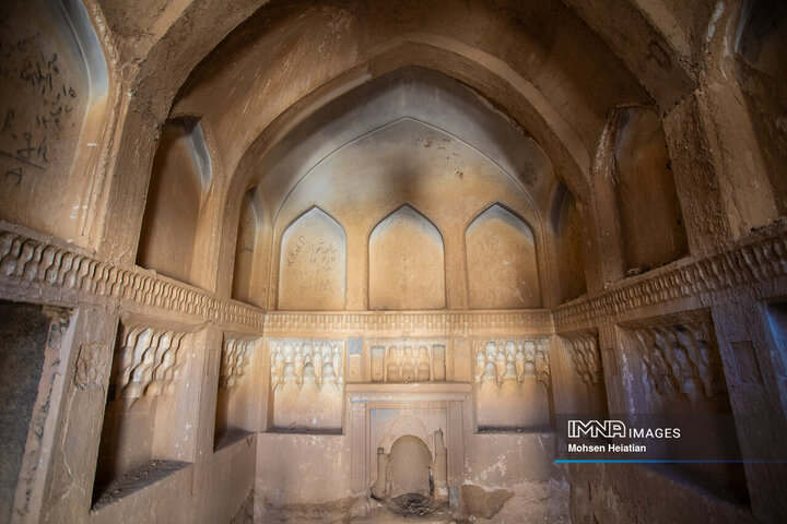 Morchekhort Castle: A Majestic Testament to Isfahan's Rich History