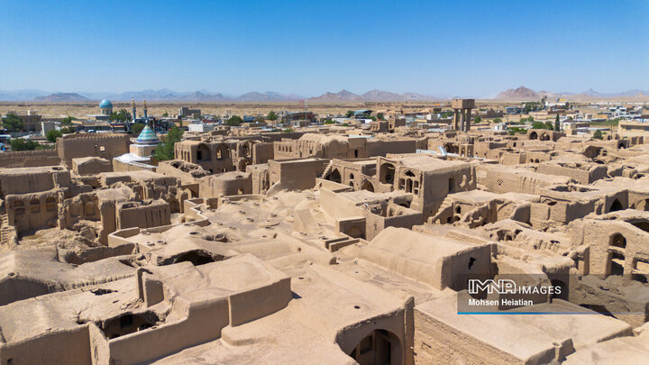 Morchekhort Castle: A Majestic Testament to Isfahan's Rich History