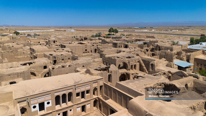 Morchekhort Castle: A Majestic Testament to Isfahan's Rich History