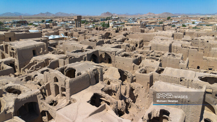 Morchekhort Castle: A Majestic Testament to Isfahan's Rich History