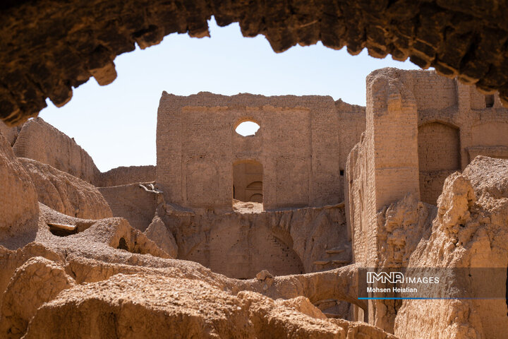 Morchekhort Castle: A Majestic Testament to Isfahan's Rich History