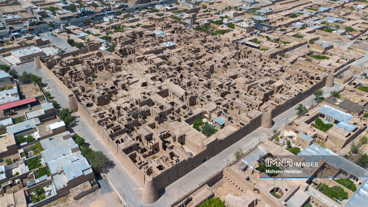 Morchekhort Castle: A Majestic Testament to Isfahan's Rich History