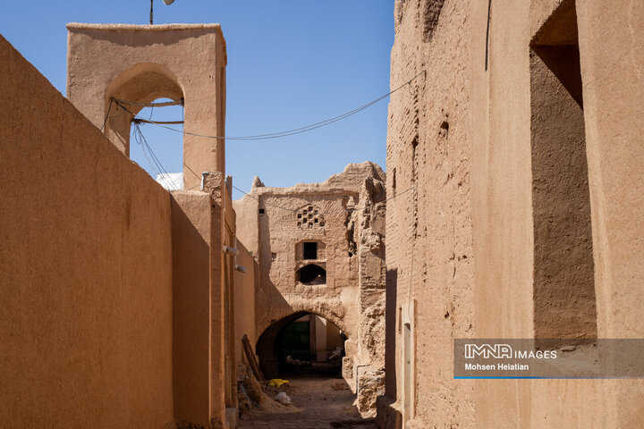 Morchekhort Castle: A Majestic Testament to Isfahan's Rich History