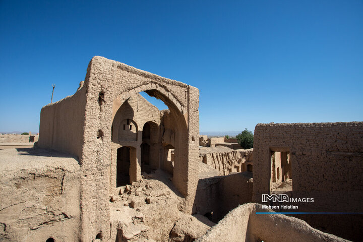 Morchekhort Castle: A Majestic Testament to Isfahan's Rich History