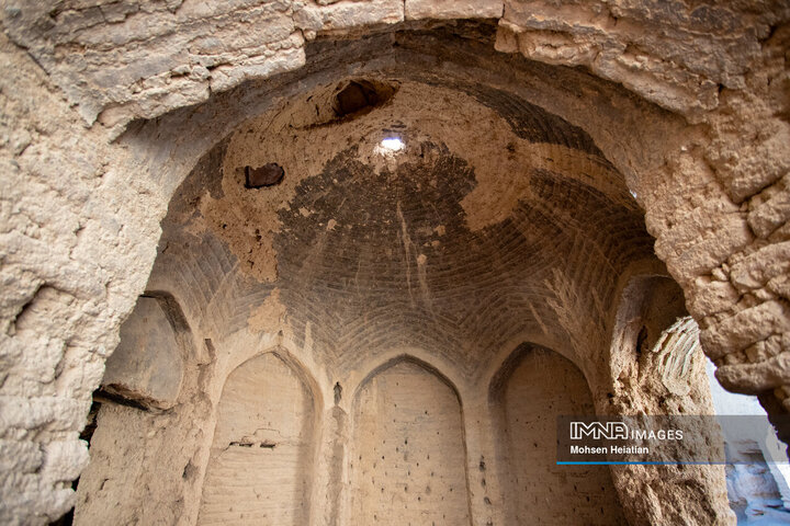 Morchekhort Castle: A Majestic Testament to Isfahan's Rich History