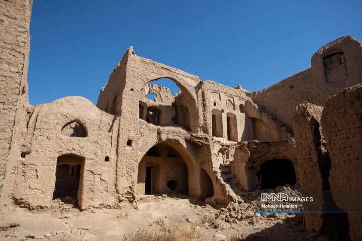 Morchekhort Castle: A Majestic Testament to Isfahan's Rich History