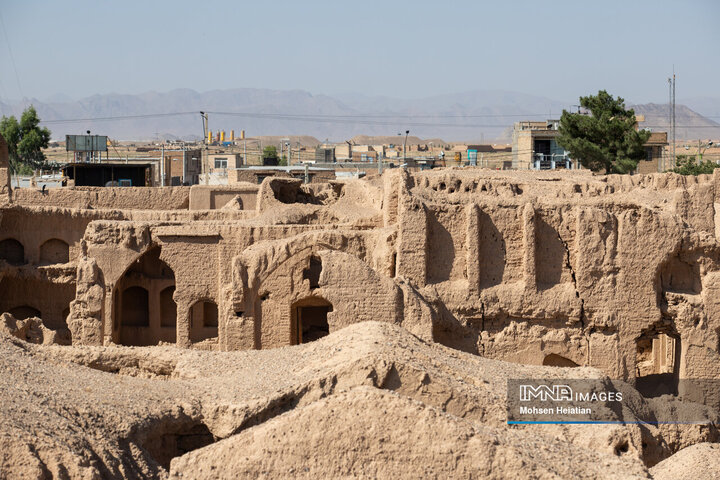 Morchekhort Castle: A Majestic Testament to Isfahan's Rich History