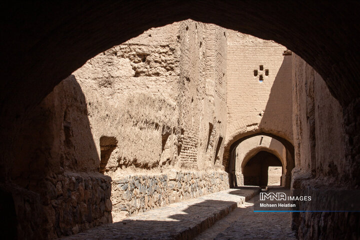 Morchekhort Castle: A Majestic Testament to Isfahan's Rich History