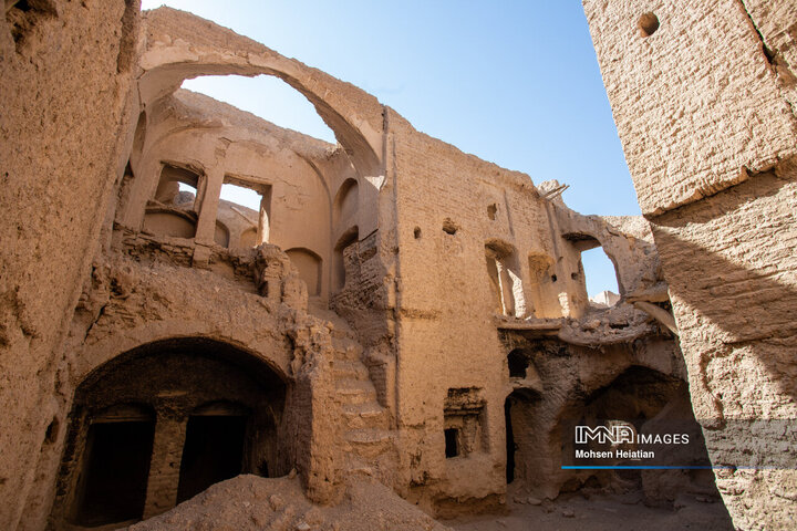 Morchekhort Castle: A Majestic Testament to Isfahan's Rich History